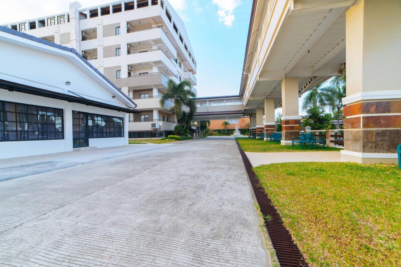 فندق Reddoorz Premium @ Sta Rosa Tagaytay Road Silang المظهر الخارجي الصورة